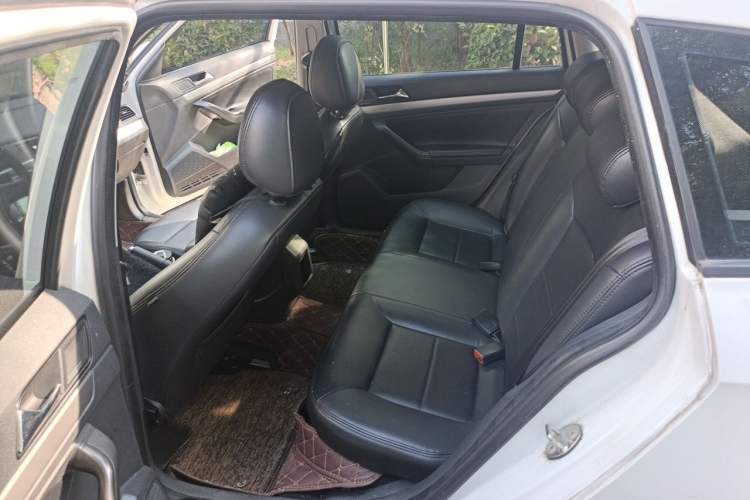 Used Volkswagen Gran Lavida 2015 1.6L Automatic Fashion Edition Left Rear Seat
