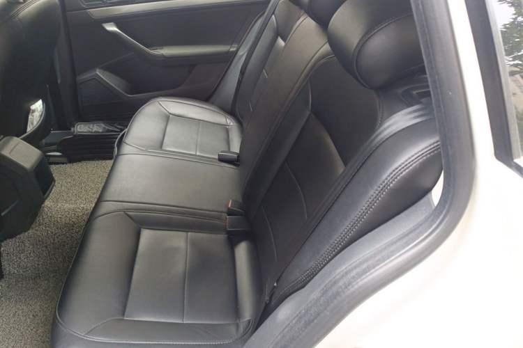 Used Volkswagen Gran Lavida 2015 1.6L Automatic Fashion Edition Left Rear Seat