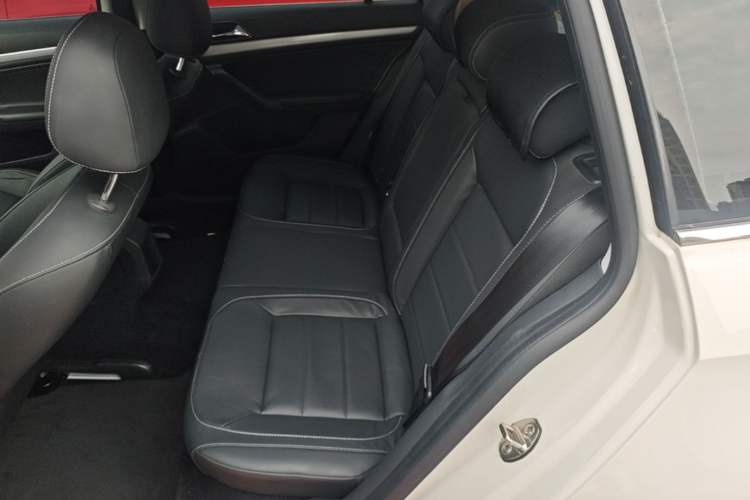 Used Volkswagen Gran Lavida 2015 1.6L Automatic Comfort Edition Left Rear Seat