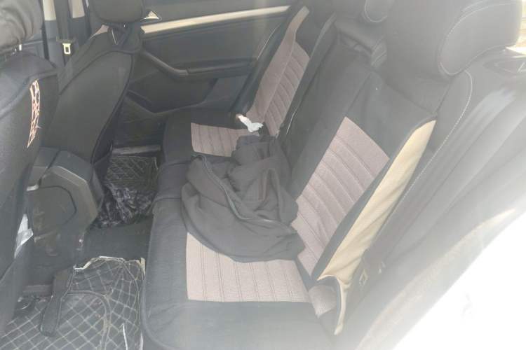 Used Volkswagen Gran Lavida 2015 1.6L Automatic Comfort Edition Left Rear Seat