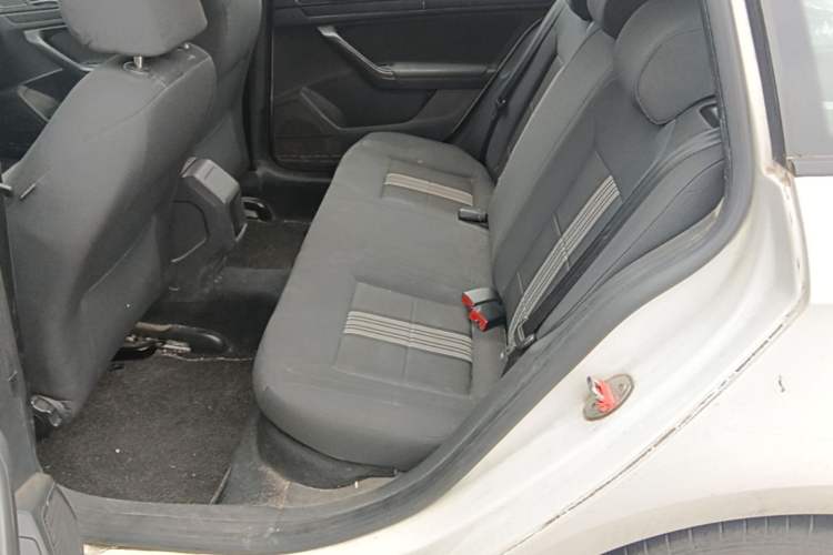 Used Volkswagen Gran Lavida 2015 1.6L Automatic Fashion Edition Left Rear Seat