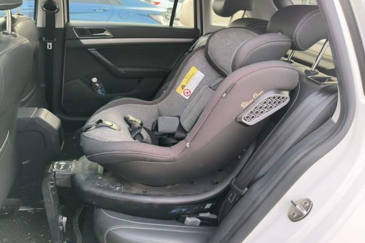 Used Volkswagen Gran Lavida 2015 1.6L Automatic Comfort Edition Left Rear Seat
