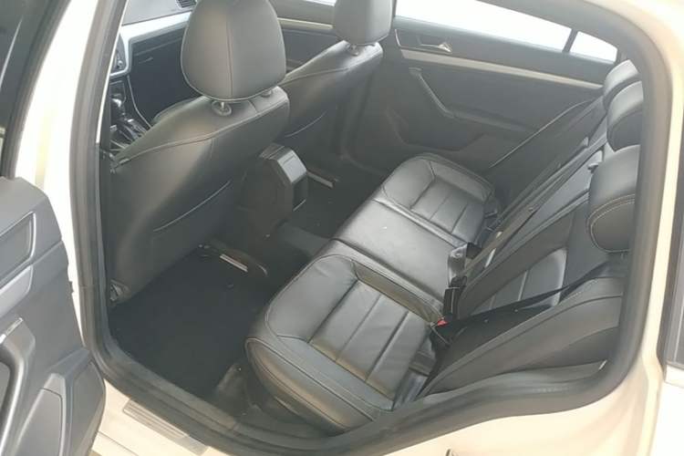 Used Volkswagen Gran Lavida 2015 1.6L Automatic Comfort Edition Left Rear Seat