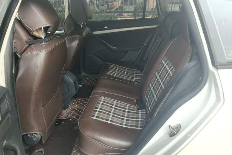 Used Volkswagen Gran Lavida 2015 1.6L Automatic Fashion Edition Left Rear Seat