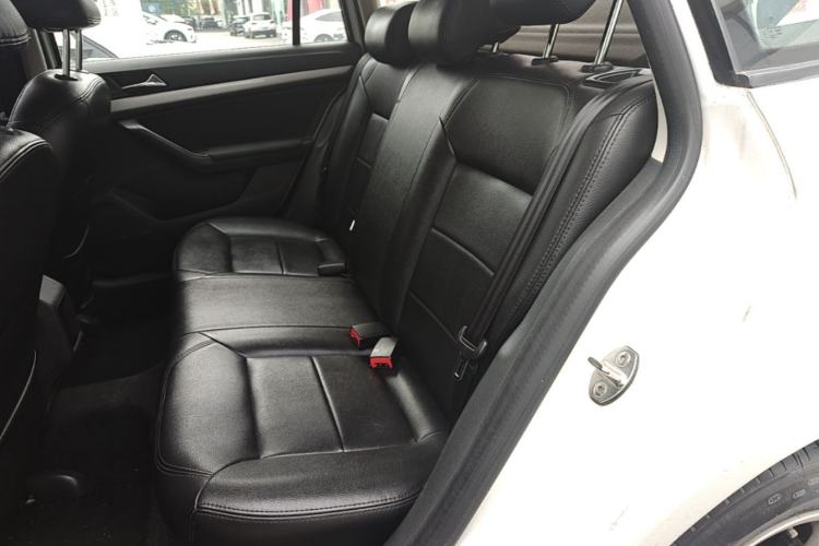 Used Volkswagen Gran Lavida 2015 1.6L Automatic Fashion Edition Left Rear Seat
