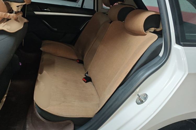 Used Volkswagen Gran Lavida 2015 1.6L Automatic Fashion Edition Left Rear Seat
