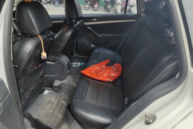 Used Volkswagen Gran Lavida 2015 1.6L Automatic Fashion Edition Left Rear Seat
