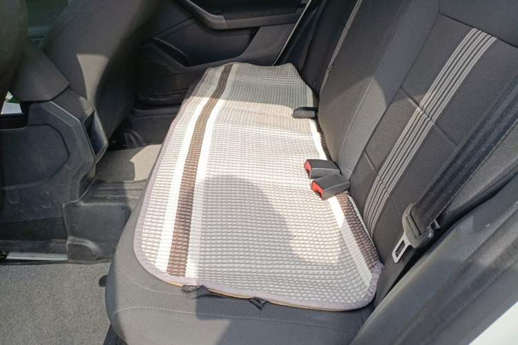 Used Volkswagen Gran Lavida 2015 1.6L Automatic Fashion Edition Left Rear Seat