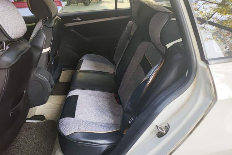 Used Volkswagen Gran Lavida 2015 1.6L Automatic Fashion Edition Left Rear Seat