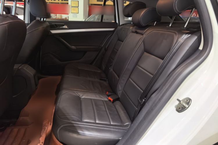 Used Volkswagen Gran Lavida 2015 1.6L Automatic Comfort Edition Left Rear Seat