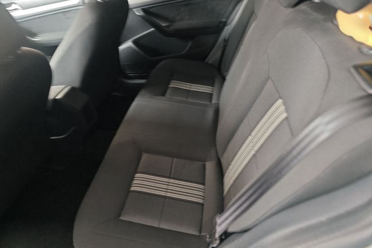 Used Volkswagen Gran Lavida 2015 1.6L Automatic Fashion Edition Left Rear Seat