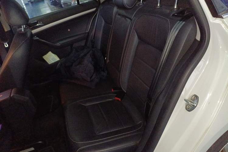 Used Volkswagen Gran Lavida 2015 1.6L Automatic Comfort Edition Left Rear Seat