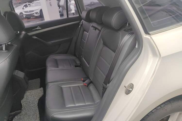 Used Volkswagen Gran Lavida 2015 1.6L Automatic Comfort Edition Left Rear Seat