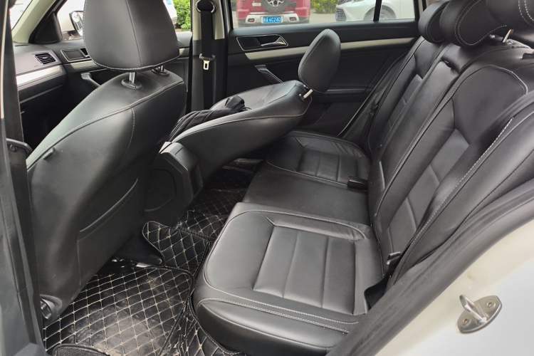 Used Volkswagen Gran Lavida 2015 1.6L Automatic Comfort Edition Left Rear Seat