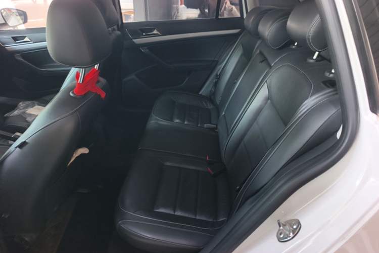 Used Volkswagen Gran Lavida 2015 1.6L Automatic Comfort Edition Left Rear Seat