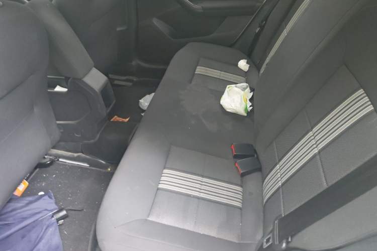 Used Volkswagen Gran Lavida 2015 1.6L Automatic Fashion Edition Left Rear Seat