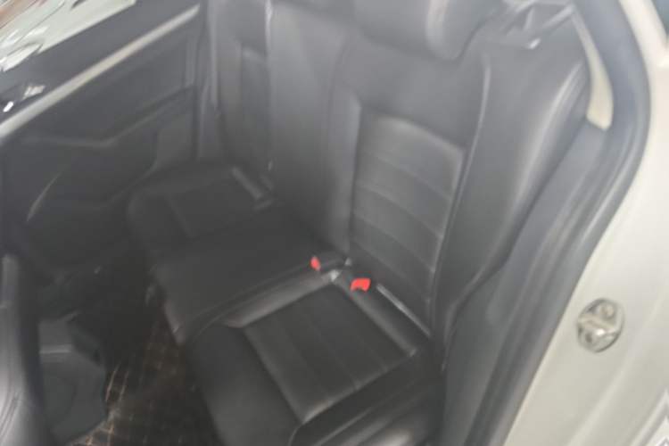 Used Volkswagen Gran Lavida 2015 1.6L Automatic Fashion Edition Left Rear Seat
