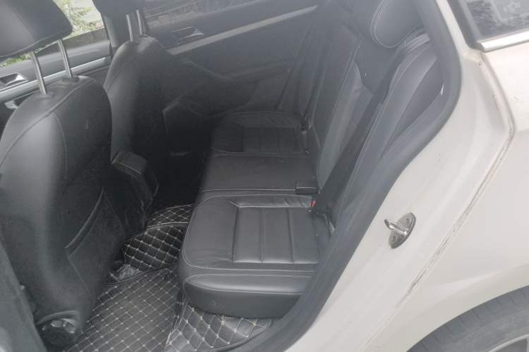 Used Volkswagen Gran Lavida 2015 1.6L Automatic Comfort Edition Left Rear Seat