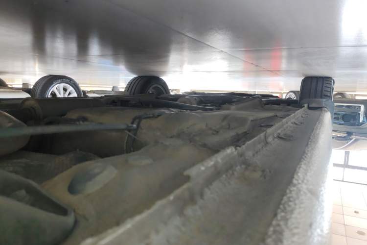 Used Volkswagen Gran Lavida 2015 1.6L Automatic Comfort Edition Left Side Sill