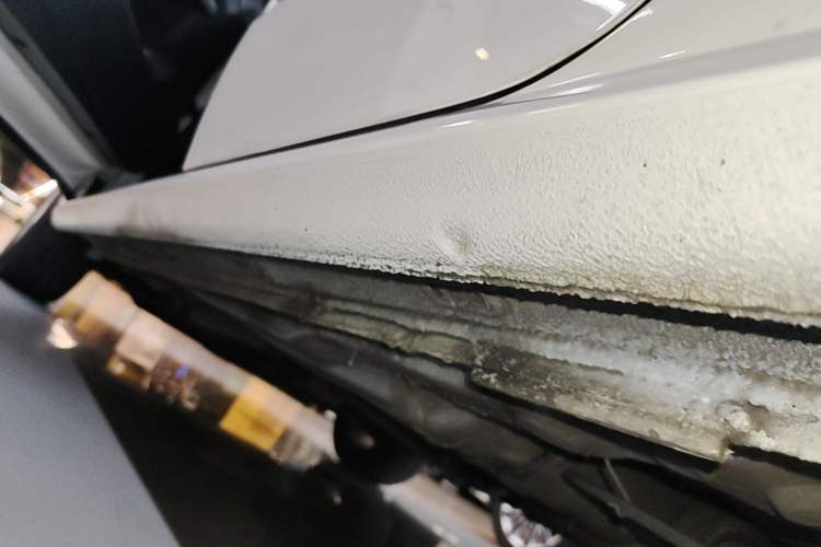 Used Volkswagen Gran Lavida 2015 1.6L Automatic Fashion Edition Left Side Sill