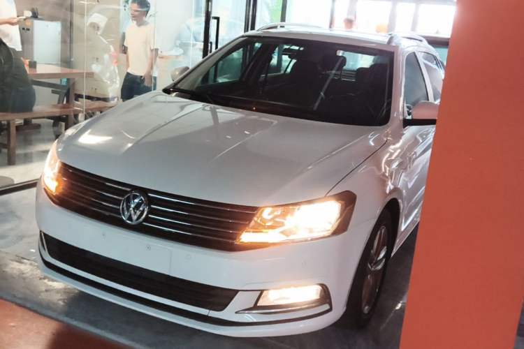 Used Volkswagen Gran Lavida 2015 230TSI DSG Comfort Edition Guazi used car, China used car export, Used car for sale, Used  cars, Cheapest cars for sale
