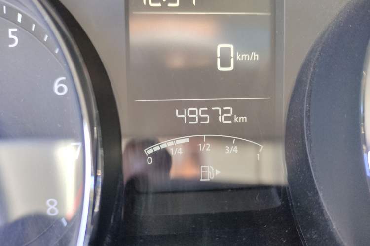 Used Volkswagen Gran Lavida 2015 1.6L Manual Comfort Edition Odometer Close Up