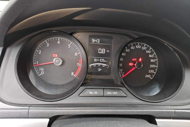 Used Volkswagen Gran Lavida 2015 1.6L Manual Fashion Edition Odometer Close Up