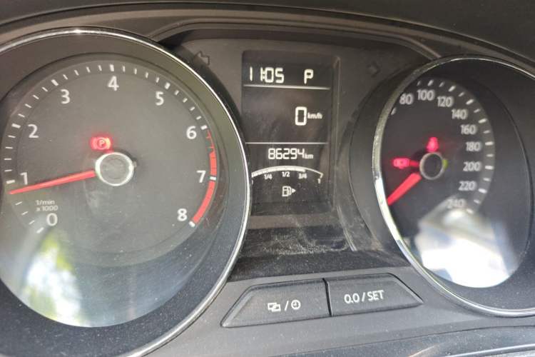 Used Volkswagen Gran Lavida 2015 1.6L Automatic Comfort Edition Odometer Close Up
