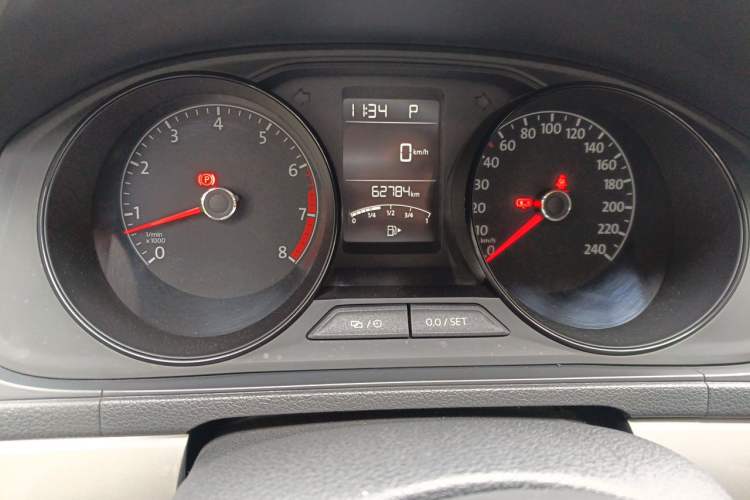 Used Volkswagen Gran Lavida 2015 1.6L Automatic Fashion Edition Odometer Close Up