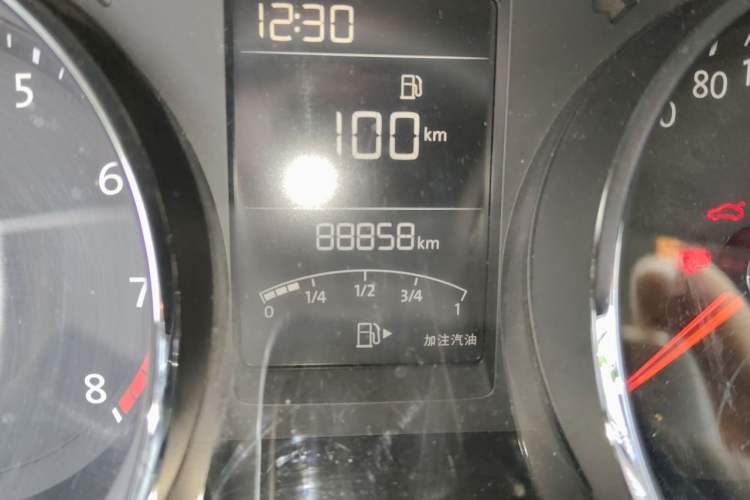 Used Volkswagen Gran Lavida 2015 1.6L Manual Comfort Edition Odometer Close Up