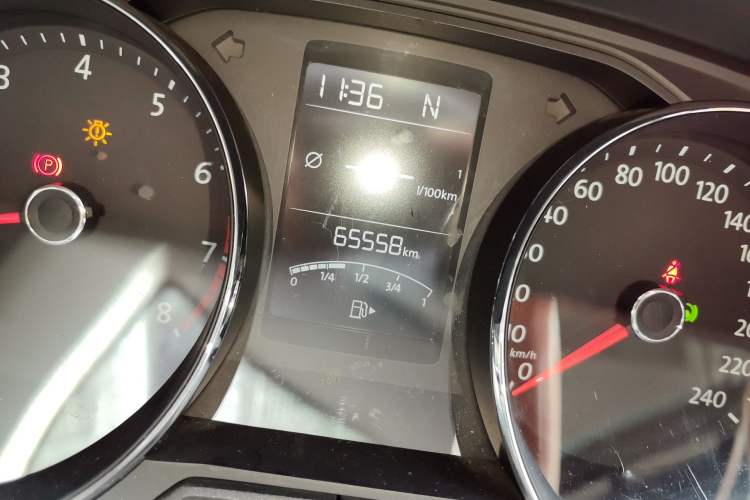 Used Volkswagen Gran Lavida 2015 1.6L Automatic Comfort Edition Odometer Close Up