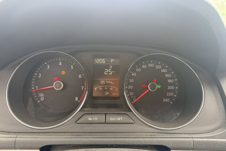 Used Volkswagen Gran Lavida 2015 1.6L Automatic Comfort Edition Odometer Close Up
