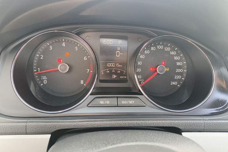 Used Volkswagen Gran Lavida 2015 1.6L Automatic Comfort Edition Odometer Close Up
