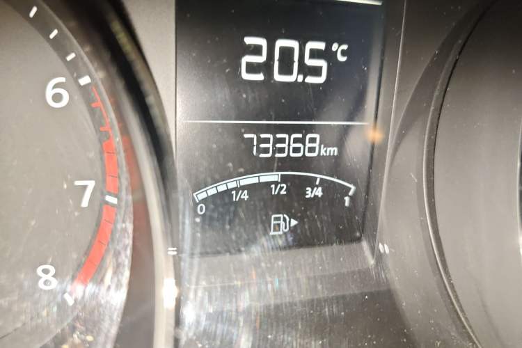 Used Volkswagen Gran Lavida 2015 1.6L Automatic Comfort Edition Odometer Close Up