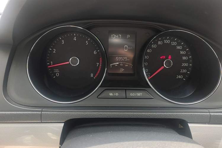 Used Volkswagen Gran Lavida 2015 1.6L Automatic Comfort Edition Odometer Close Up