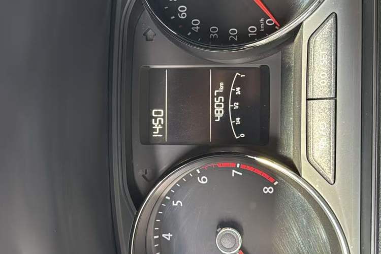 Used Volkswagen Gran Lavida 2015 1.6L Manual Comfort Edition Odometer Close Up