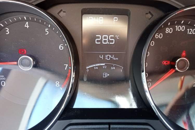 Used Volkswagen Gran Lavida 2015 230TSI DSG Comfort Edition Odometer Close Up