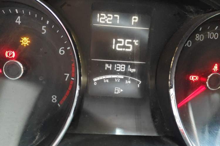Used Volkswagen Gran Lavida 2015 1.6L Automatic Comfort Edition Odometer Close Up