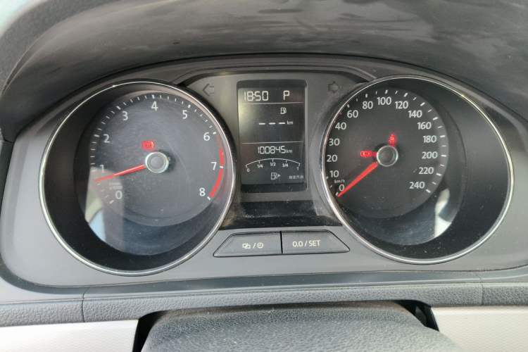 Used Volkswagen Gran Lavida 2015 1.6L Automatic Comfort Edition Odometer Close Up