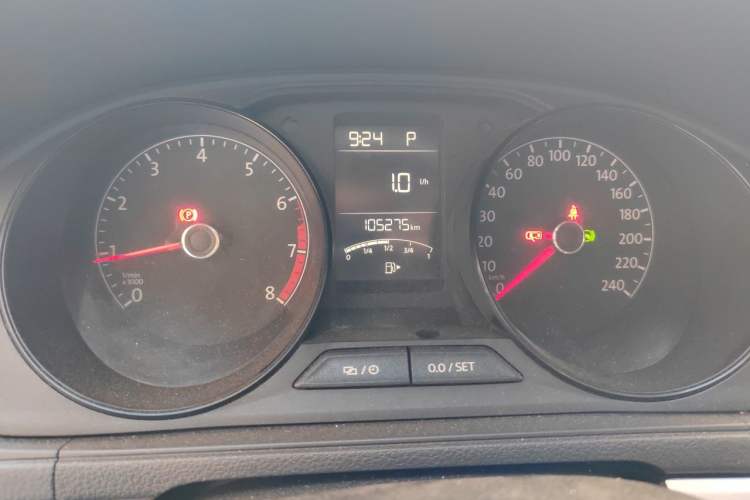 Used Volkswagen Gran Lavida 2015 1.6L Automatic Comfort Edition Odometer Close Up