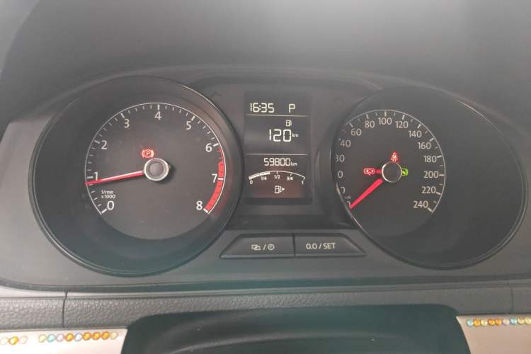 Used Volkswagen Gran Lavida 2015 1.6L Automatic Fashion Edition Odometer Close Up
