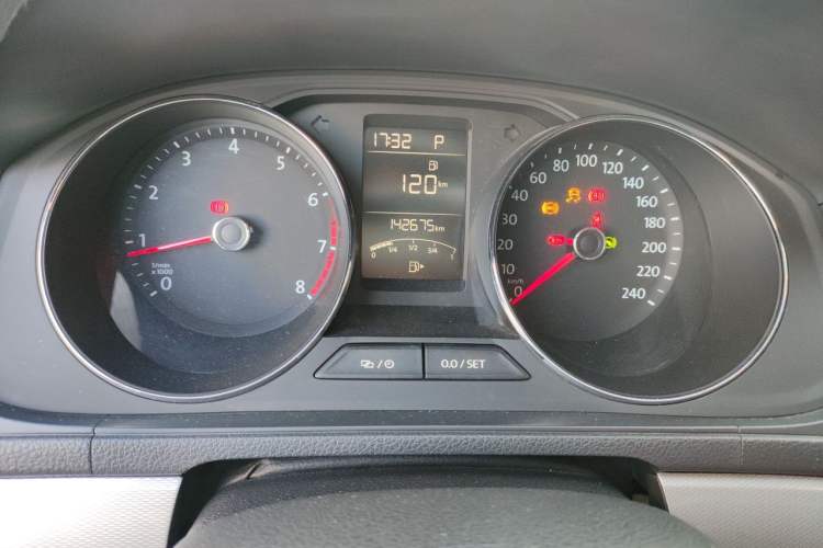 Used Volkswagen Gran Lavida 2015 1.6L Automatic Comfort Edition Odometer Close Up