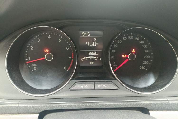 Used Volkswagen Gran Lavida 2015 1.6L Manual Comfort Edition Odometer Close Up