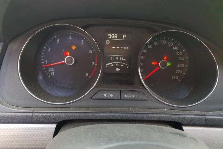 Used Volkswagen Gran Lavida 2015 1.6L Automatic Comfort Edition Odometer Close Up