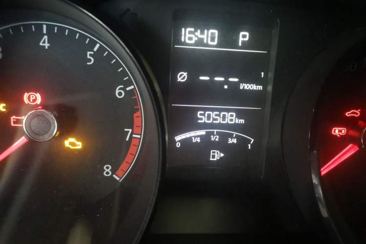 Used Volkswagen Gran Lavida 2015 1.6L Automatic Fashion Edition Odometer Close Up