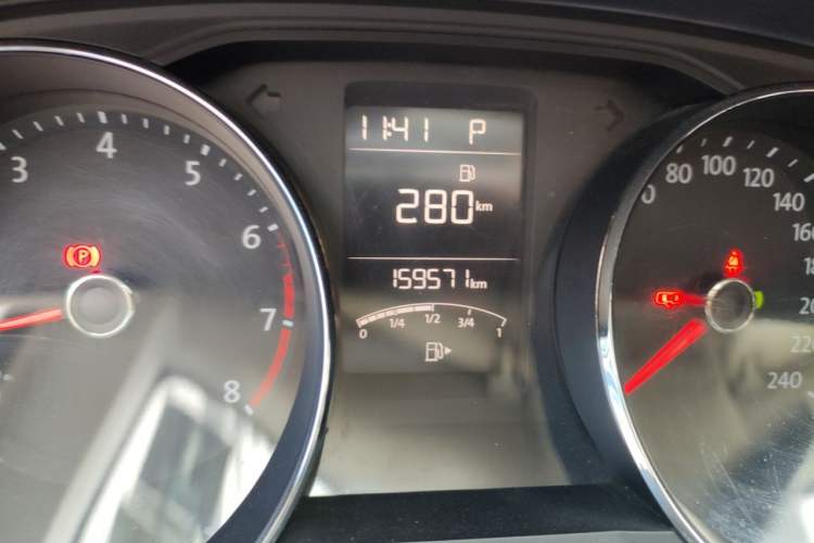 Used Volkswagen Gran Lavida 2015 1.6L Automatic Comfort Edition Odometer Close Up