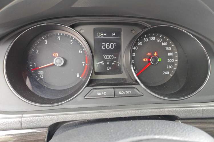 Used Volkswagen Gran Lavida 2015 1.6L Automatic Comfort Edition Odometer Close Up