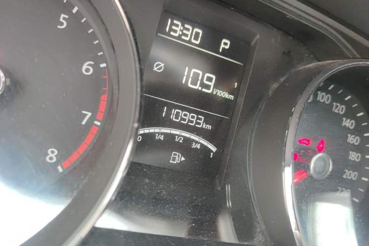 Used Volkswagen Gran Lavida 2015 1.6L Automatic Comfort Edition Odometer Close Up