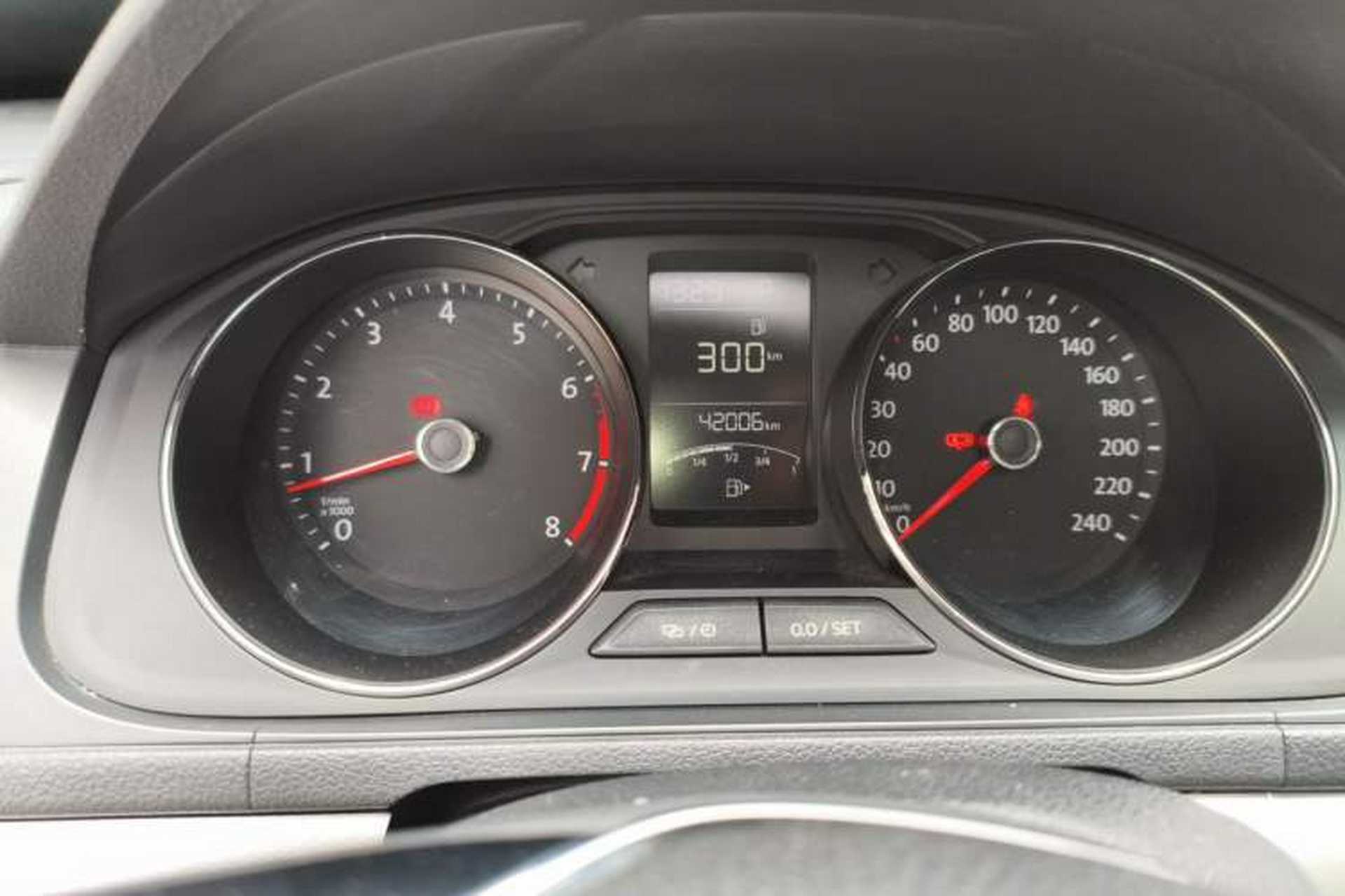 Used Volkswagen Gran Lavida 2015 1.6L Automatic Comfort Edition Odometer Close Up