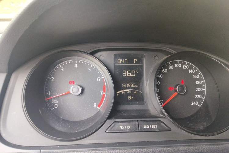 Used Volkswagen Gran Lavida 2015 1.6L Automatic Fashion Edition Odometer Close Up